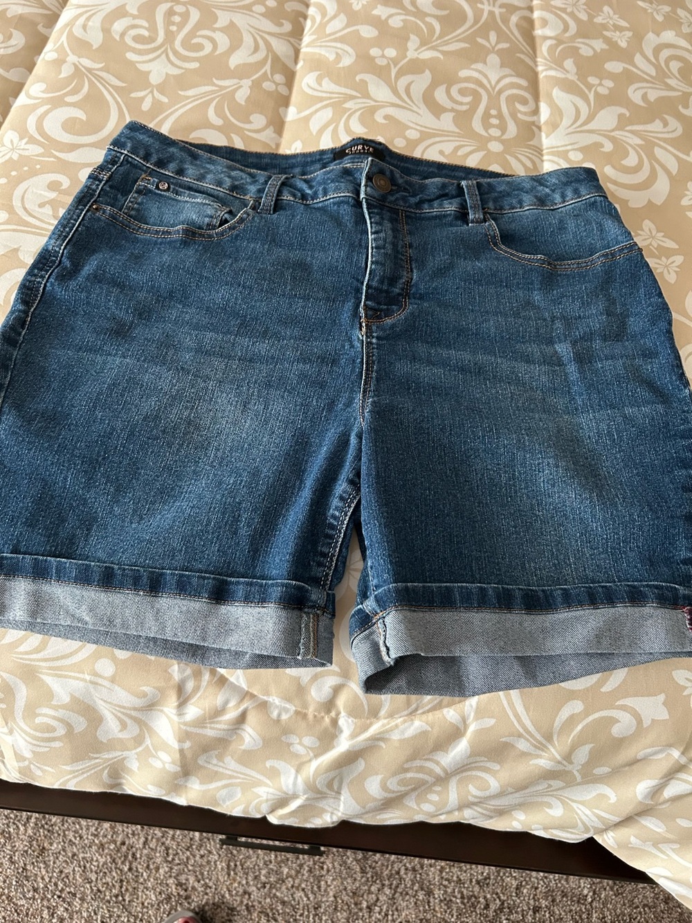Classic Mid-Rise Blue Denim Roll-Cuff Jean Shorts SE